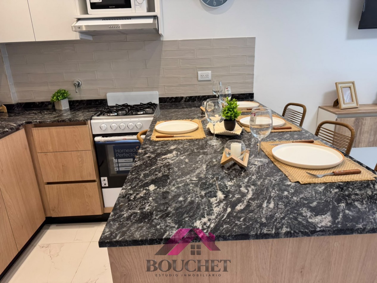 DEPARTAMENTO 3 AMBIENTES A LA CALLE CON BALCON EN VENTA | PLAZA COLON 