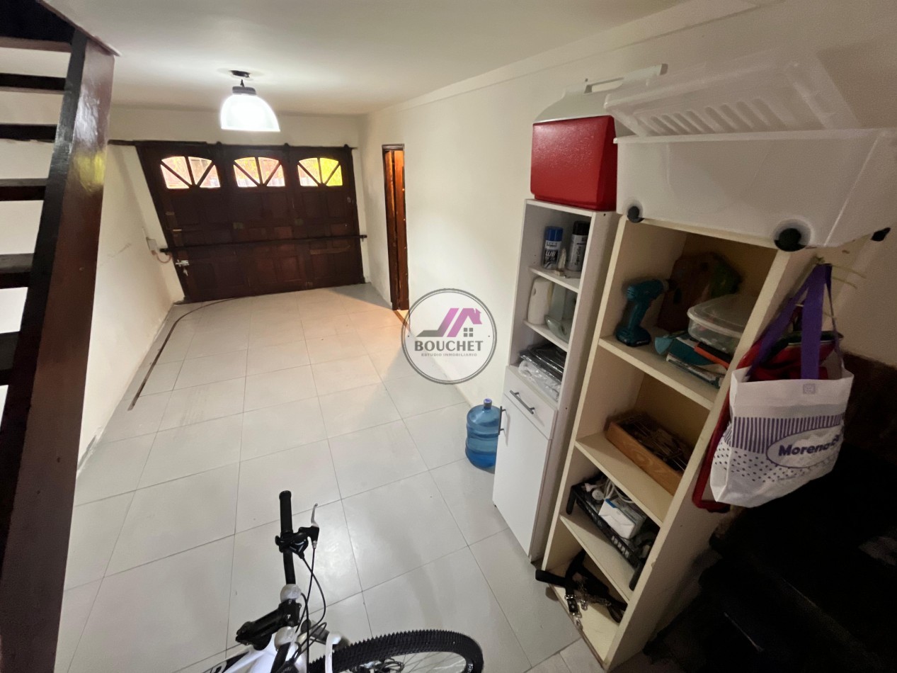 VENDO CASA 5 AMBIENTES CON PILETA EN LAS FAROLAS