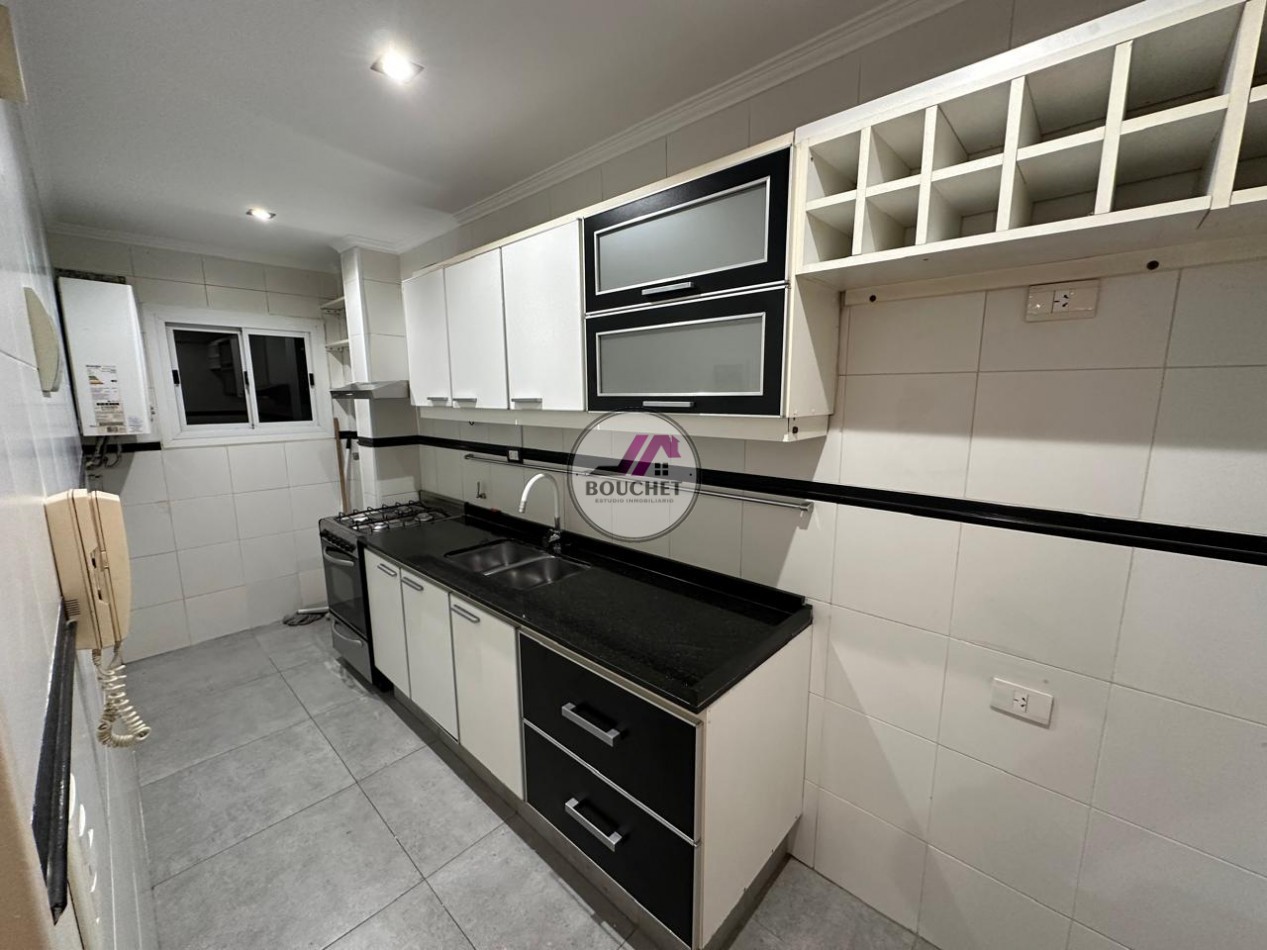 VENDO DEPARTAMENTO 3 AMBIENTES CON COCHERA PLAZA MITRE