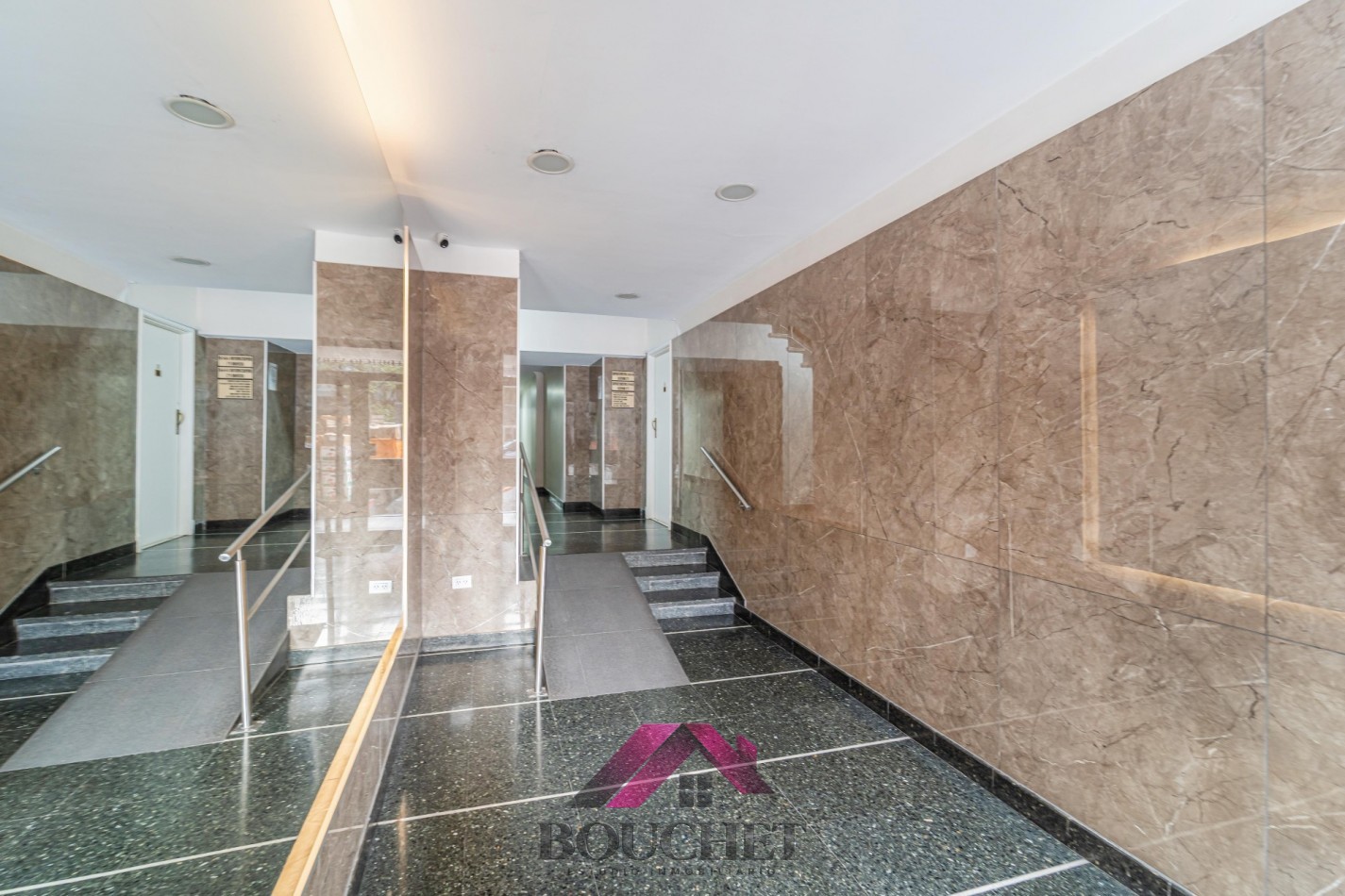 DEPARTAMENTO 2 AMBIENTES CON BALCON EN VENTA | CENTRO