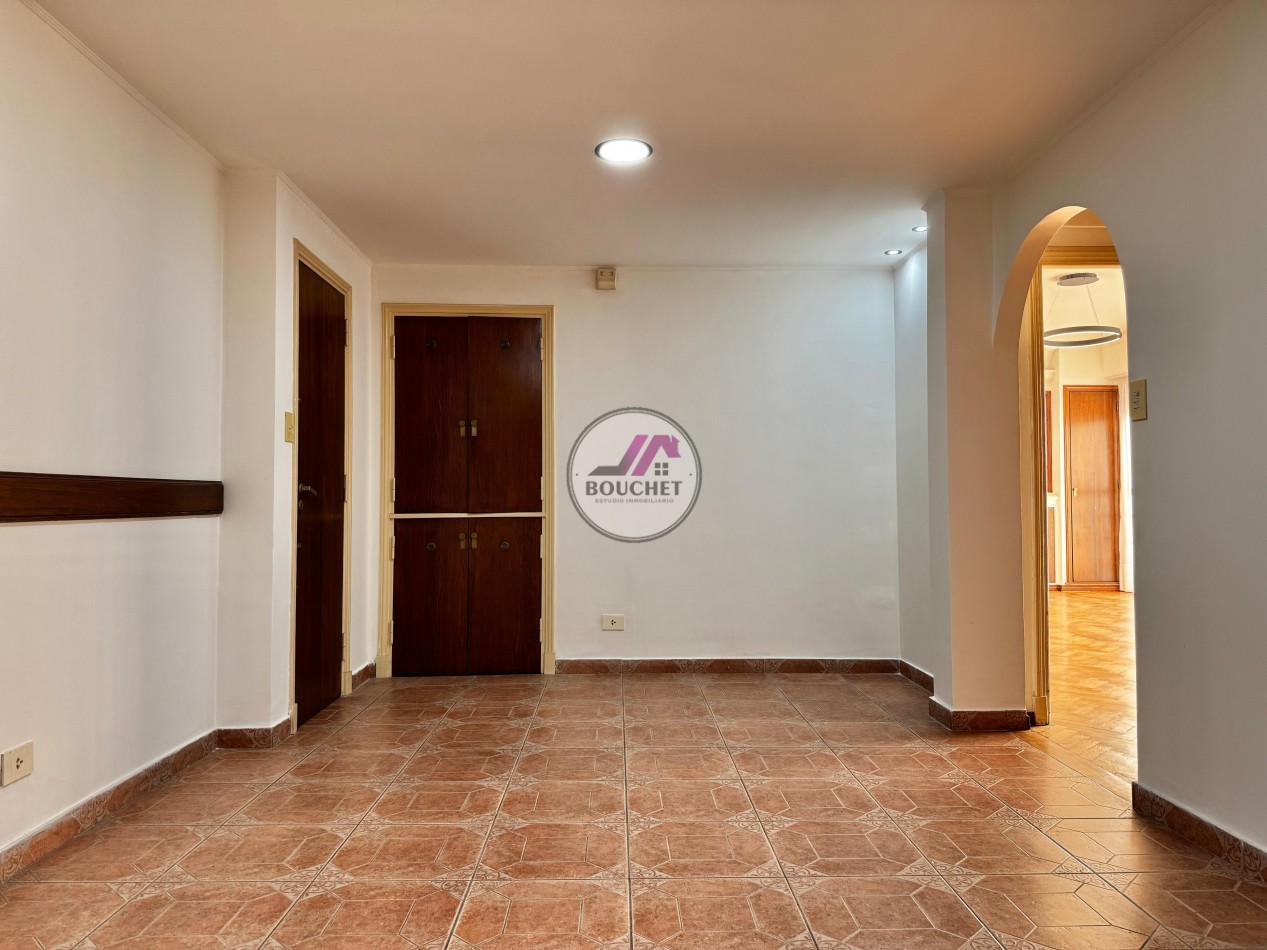 VENDO DEPARTAMENTO 4 AMBIENTES CON BAULERA Y BALCON
