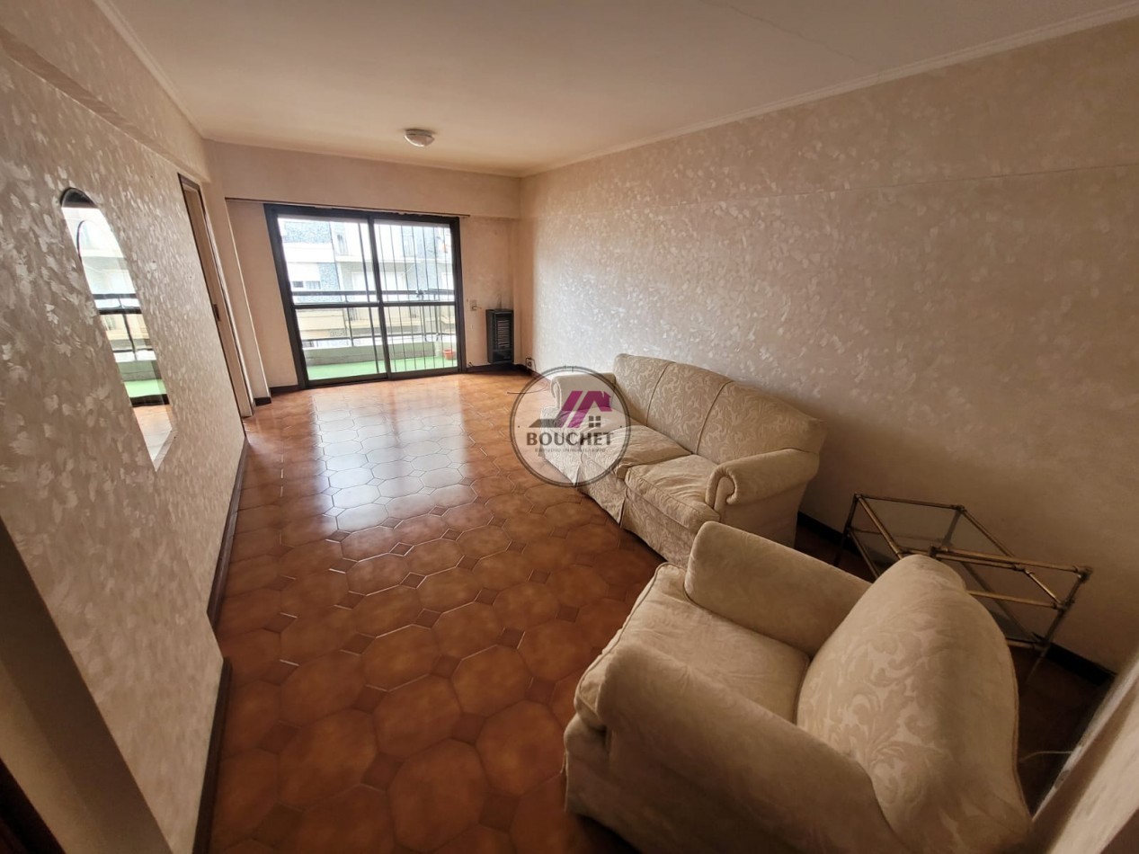 VENDO DEPARTAMENTO SEMIPISO 2 AMBIENTES CON BALCON