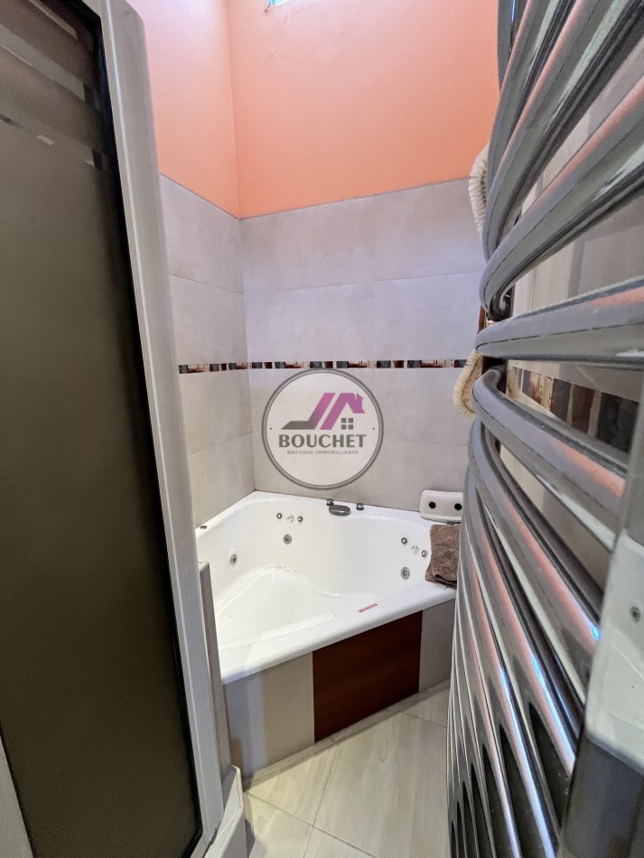 CHALET 5 AMBIENTES, GARAGE QUINCHO DOBLE Y JARDIN EN VENTA | PUNTA MOGOTES