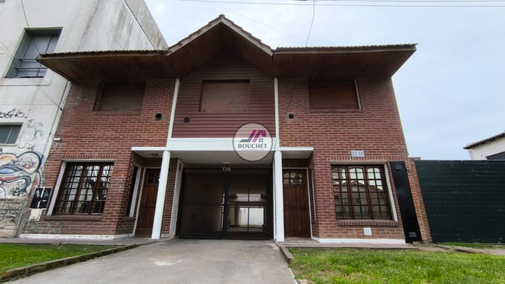 VENDO DUPLEX 4 AMBIENTES CON PATIO Y COCHERA