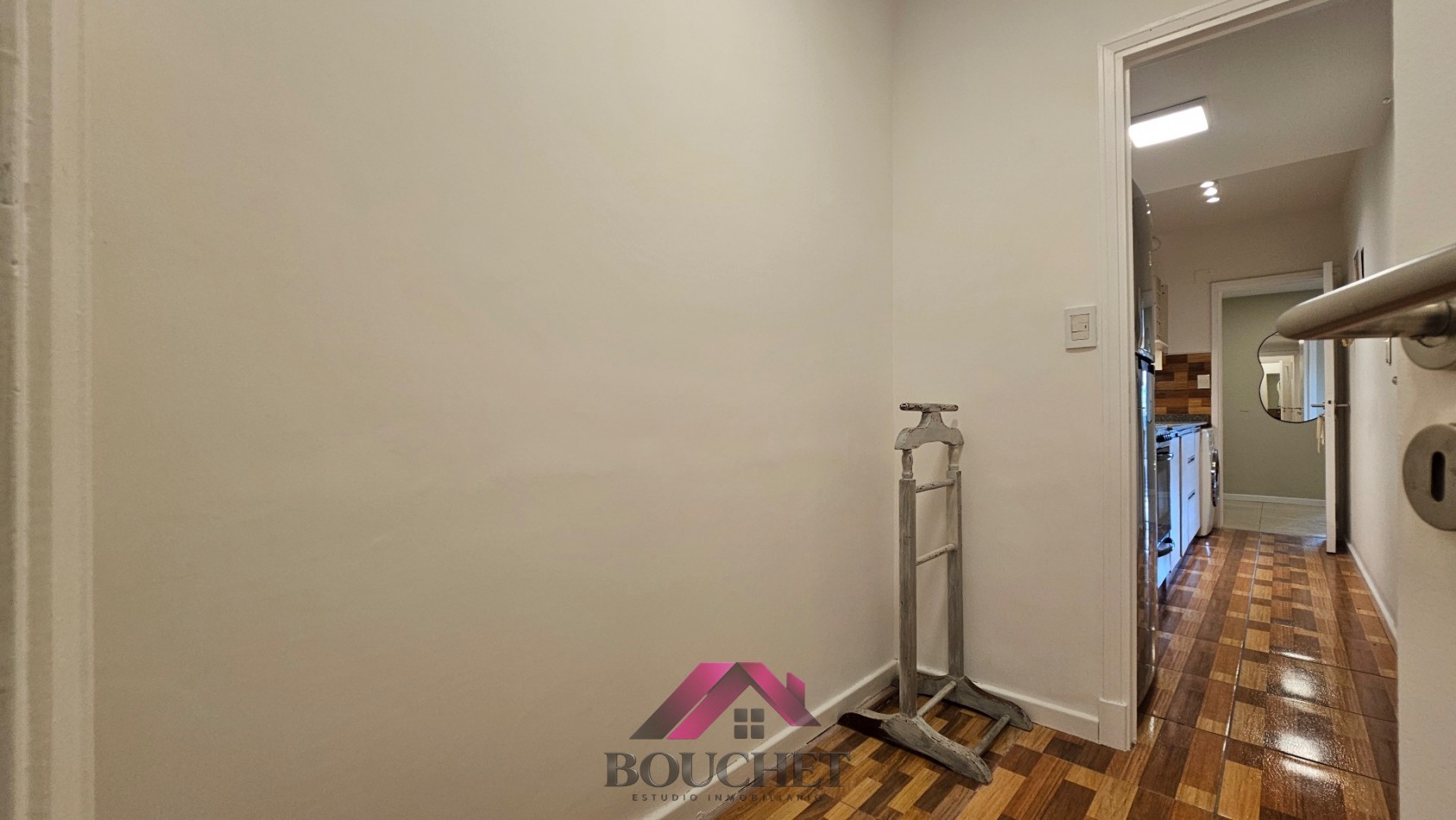 DEPARTAMENTO 2 AMBIENTES CON BALCON FRENTE A LA PLAZA EN VENTA | PLAZA COLON