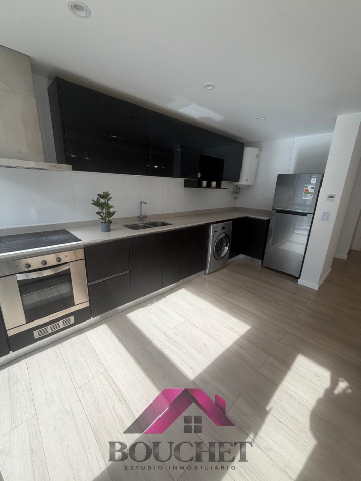 DEPARTAMENTO 2 AMBIENTES A LA CALLE CON BALCON | PLAZA COLON 