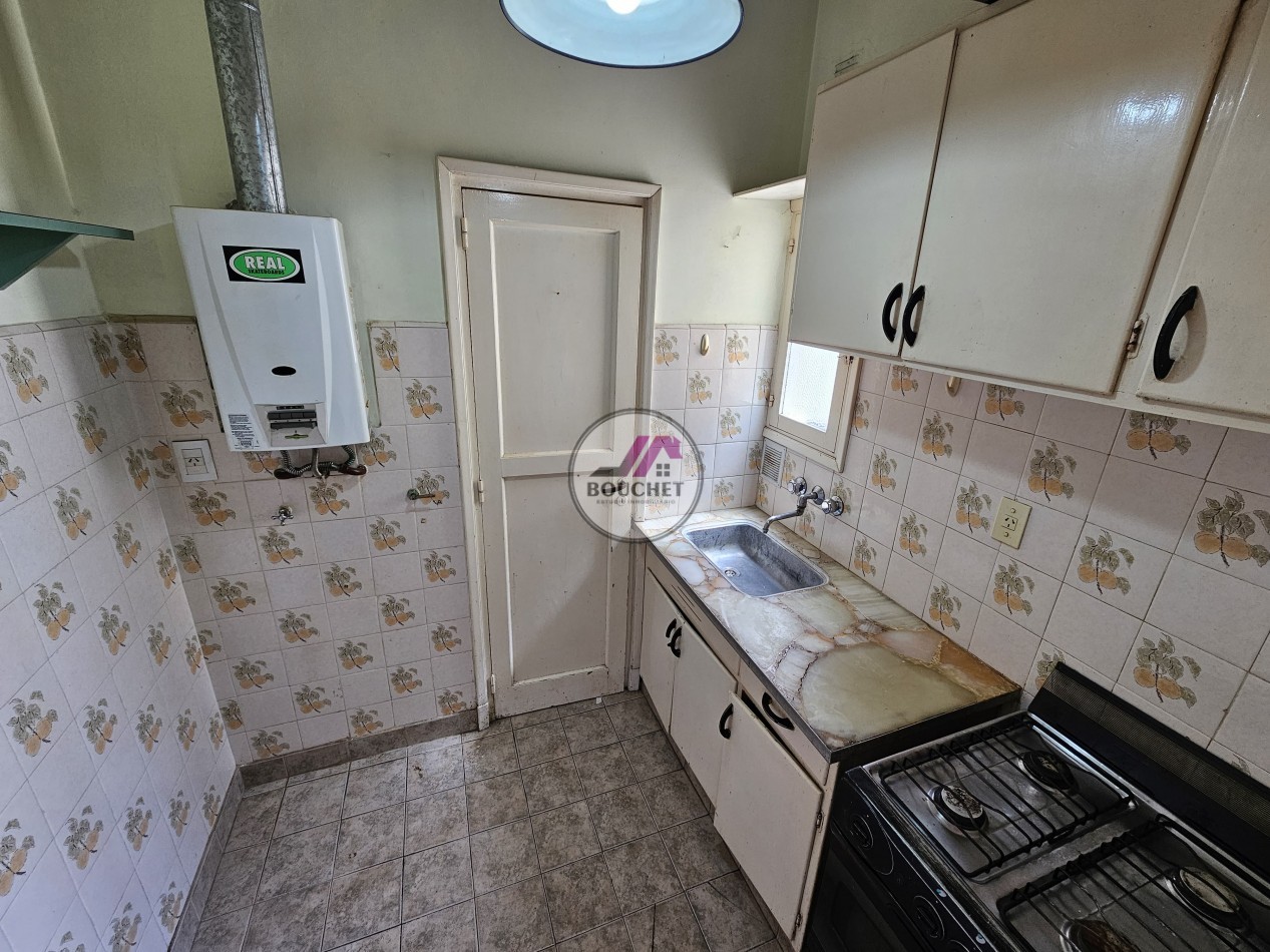 VENDO DEPARTAMENTO 2 AMBIENTES CON DEPENDENCIA LATERAL