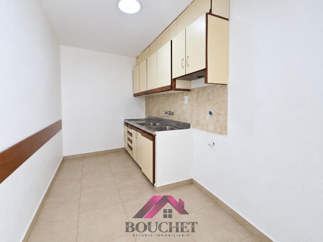 CASA 3 AMBIENTES CON PATIO Y GARAGE EN VENTA | LAS AVENIDAS
