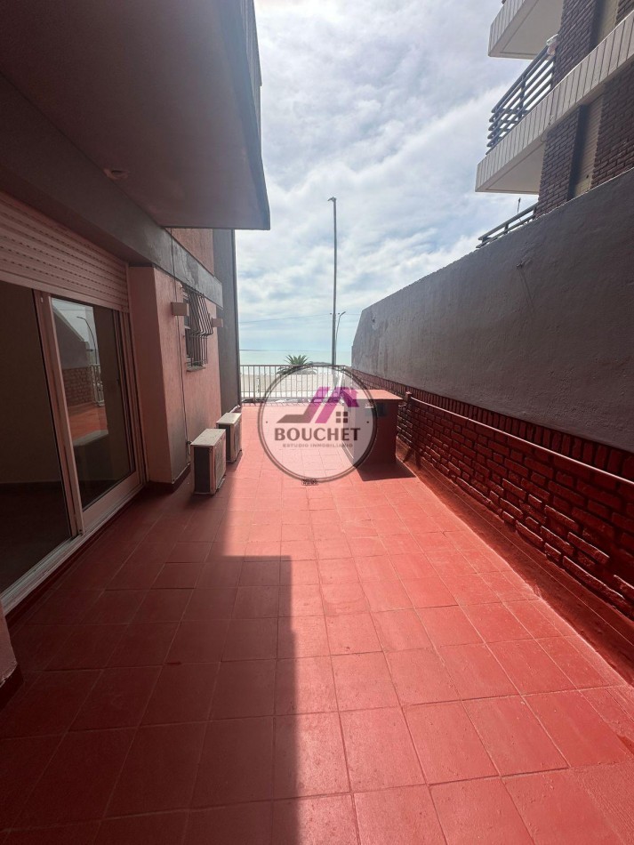 VENDO DEPARTAMENTO 3 AMBIENTES FRENTE AL MAR CON TERRAZA
