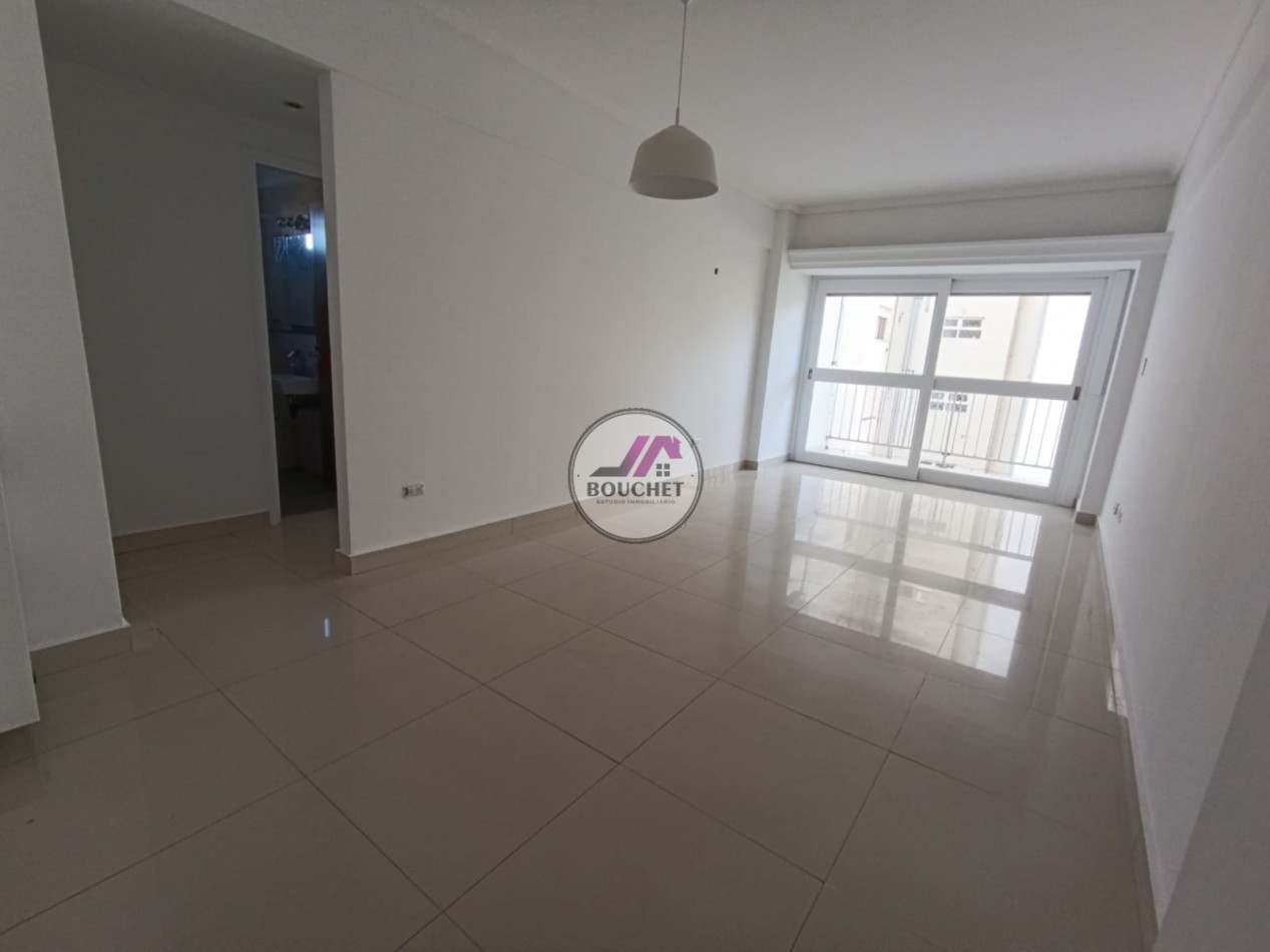 VENDO DEPARTAMENTO 3 AMBIENTES CON BALCON PLAZA MITRE