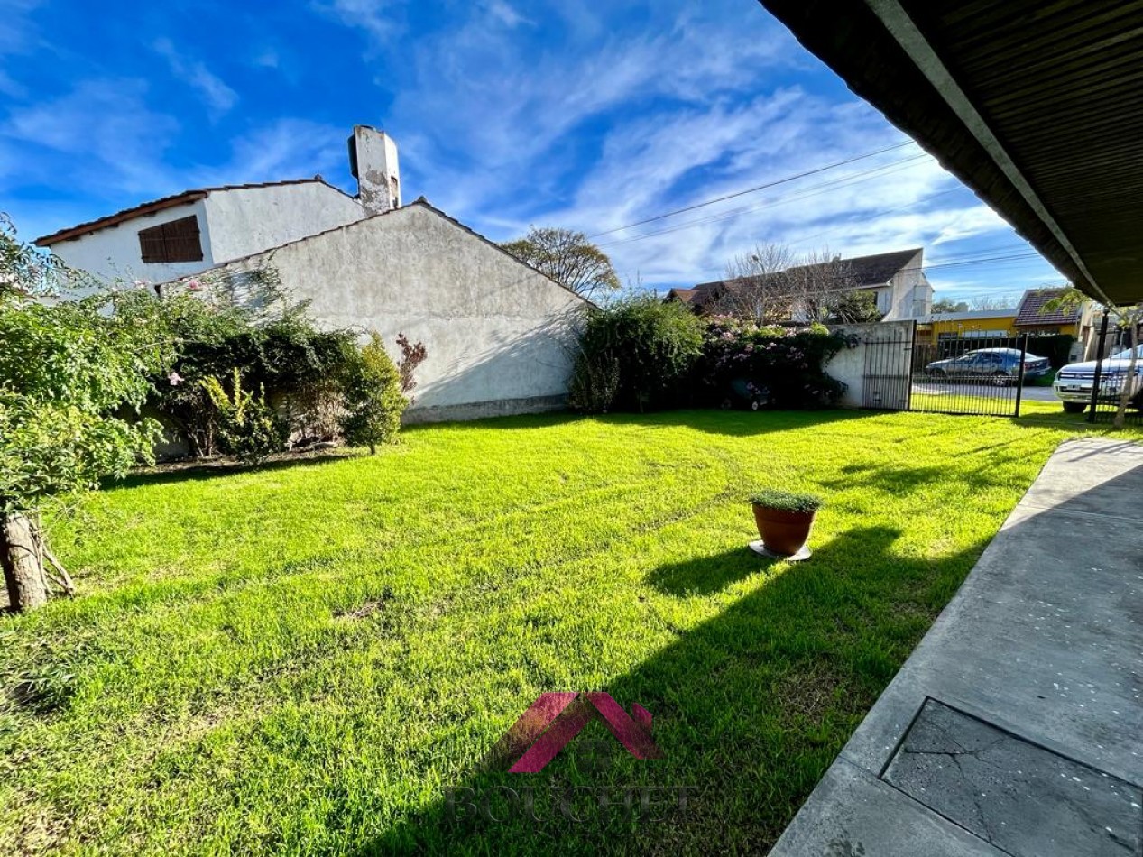 CASA ALPINA 4 AMBIENTES, GARAGE Y PARQUE EN VENTA | PUNTA MOGOTES