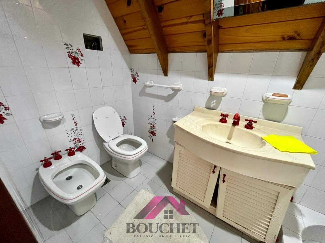 CASA ALPINA 4 AMBIENTES, GARAGE Y PARQUE EN VENTA | PUNTA MOGOTES