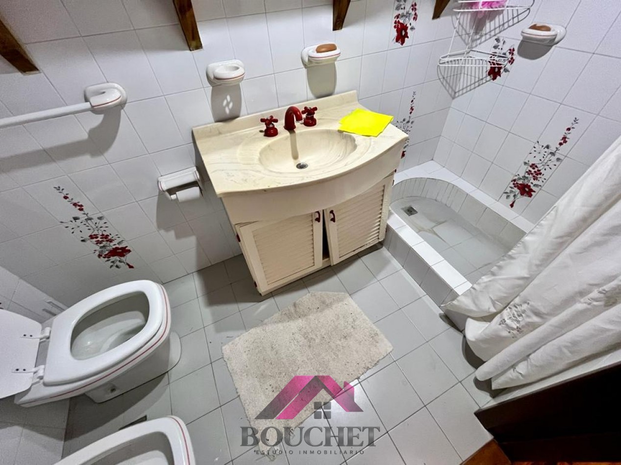 CASA ALPINA 4 AMBIENTES, GARAGE Y PARQUE EN VENTA | PUNTA MOGOTES