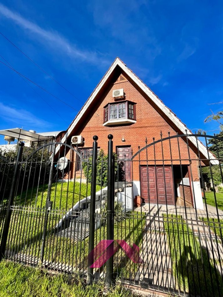 CASA ALPINA 4 AMBIENTES, GARAGE Y PARQUE EN VENTA | PUNTA MOGOTES