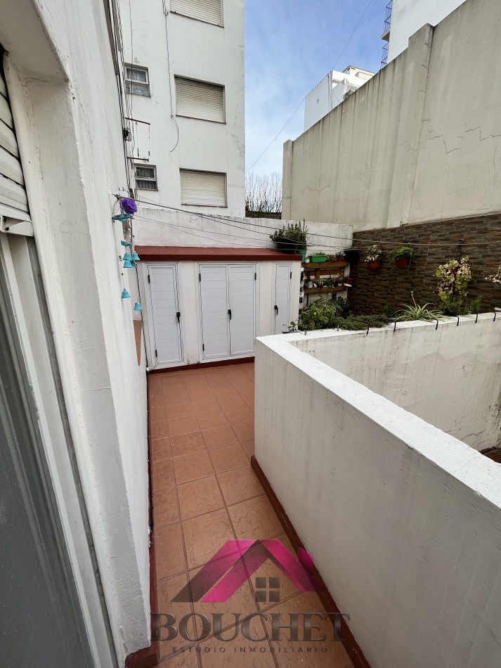 VENDO DEPARTAMENTO 2 AMBIENTES CON PATIO ZONA ALDREY - OPCION COCHERA