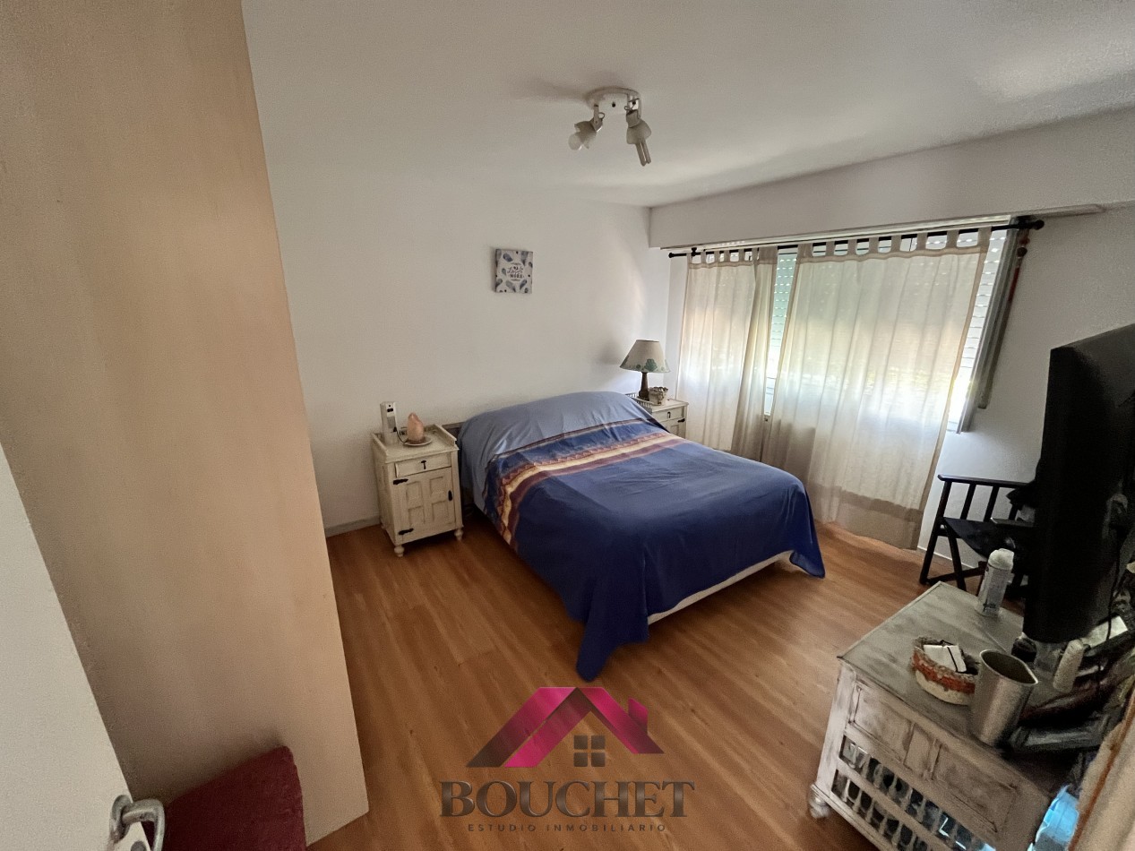 VENDO CHALET CON PARQUE 4 AMBIENTES - CONSTITUCION