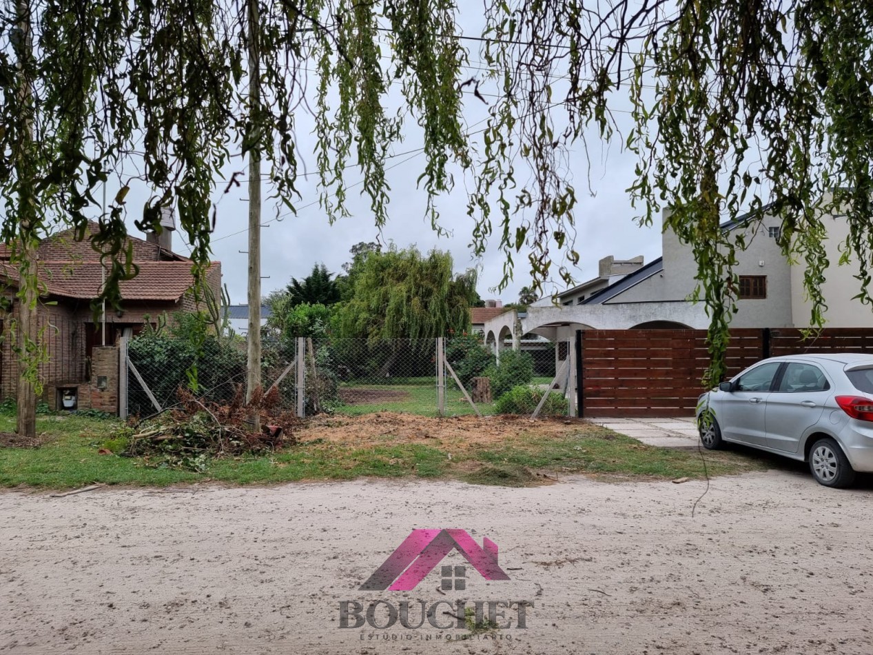 VENDO LOTE AMPLIO BARRIO CAISAMAR 