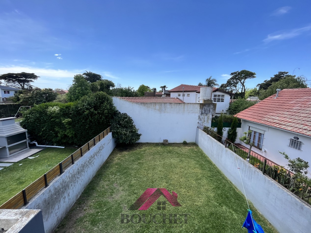 VENDO CHALET CON PARQUE 4 AMBIENTES - CONSTITUCION