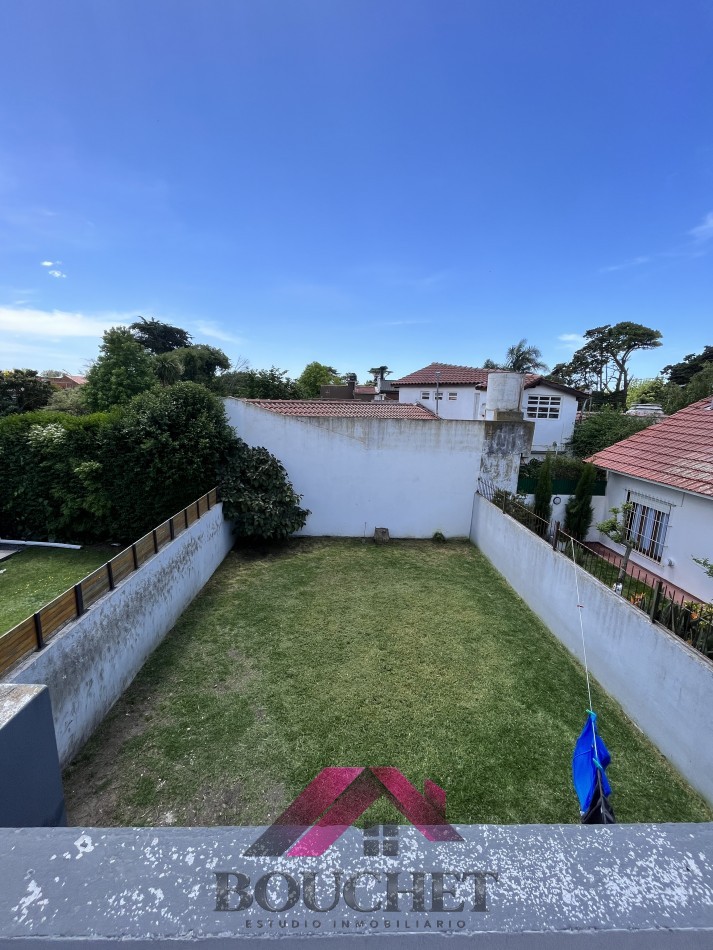 VENDO CHALET CON PARQUE 4 AMBIENTES - CONSTITUCION