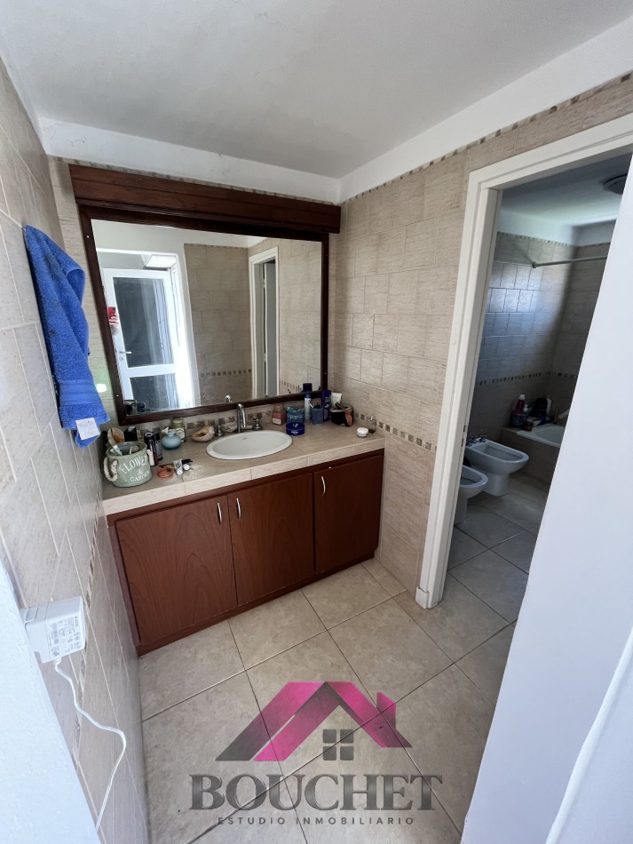 VENDO CHALET CON PARQUE 4 AMBIENTES - CONSTITUCION