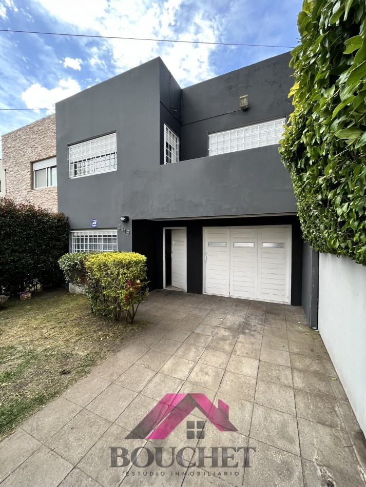 VENDO CHALET CON PARQUE 4 AMBIENTES - CONSTITUCION