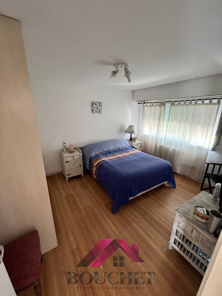 VENDO CHALET CON PARQUE 4 AMBIENTES - CONSTITUCION