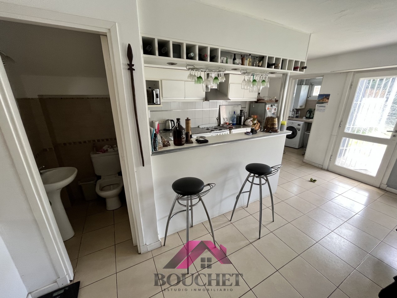 VENDO CHALET CON PARQUE 4 AMBIENTES - CONSTITUCION