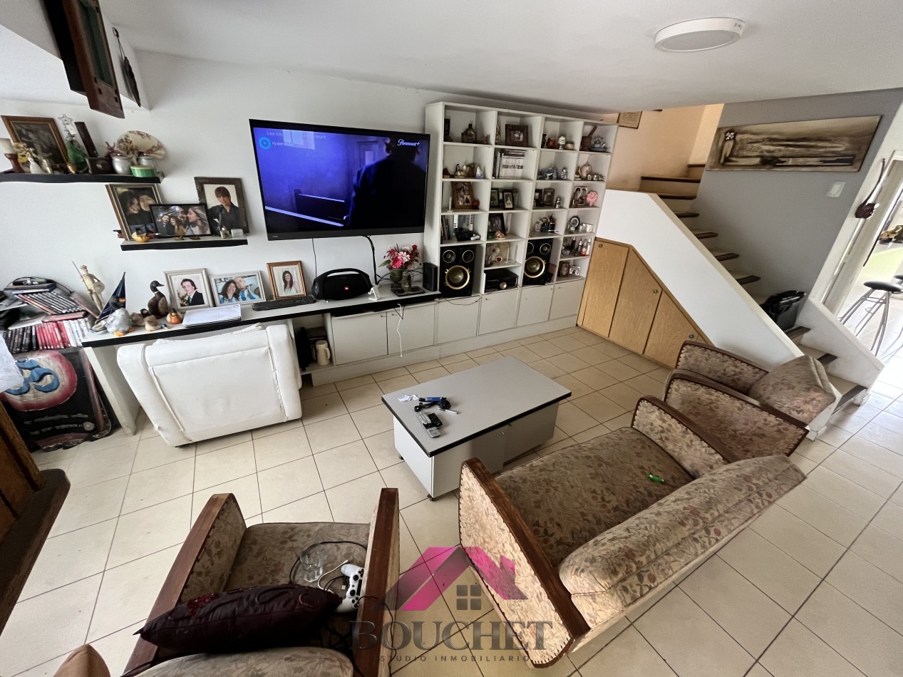 VENDO CHALET CON PARQUE 4 AMBIENTES - CONSTITUCION