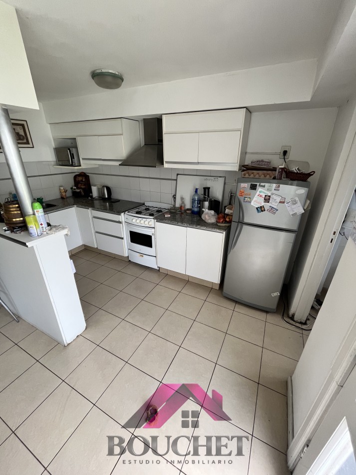 VENDO CHALET CON PARQUE 4 AMBIENTES - CONSTITUCION