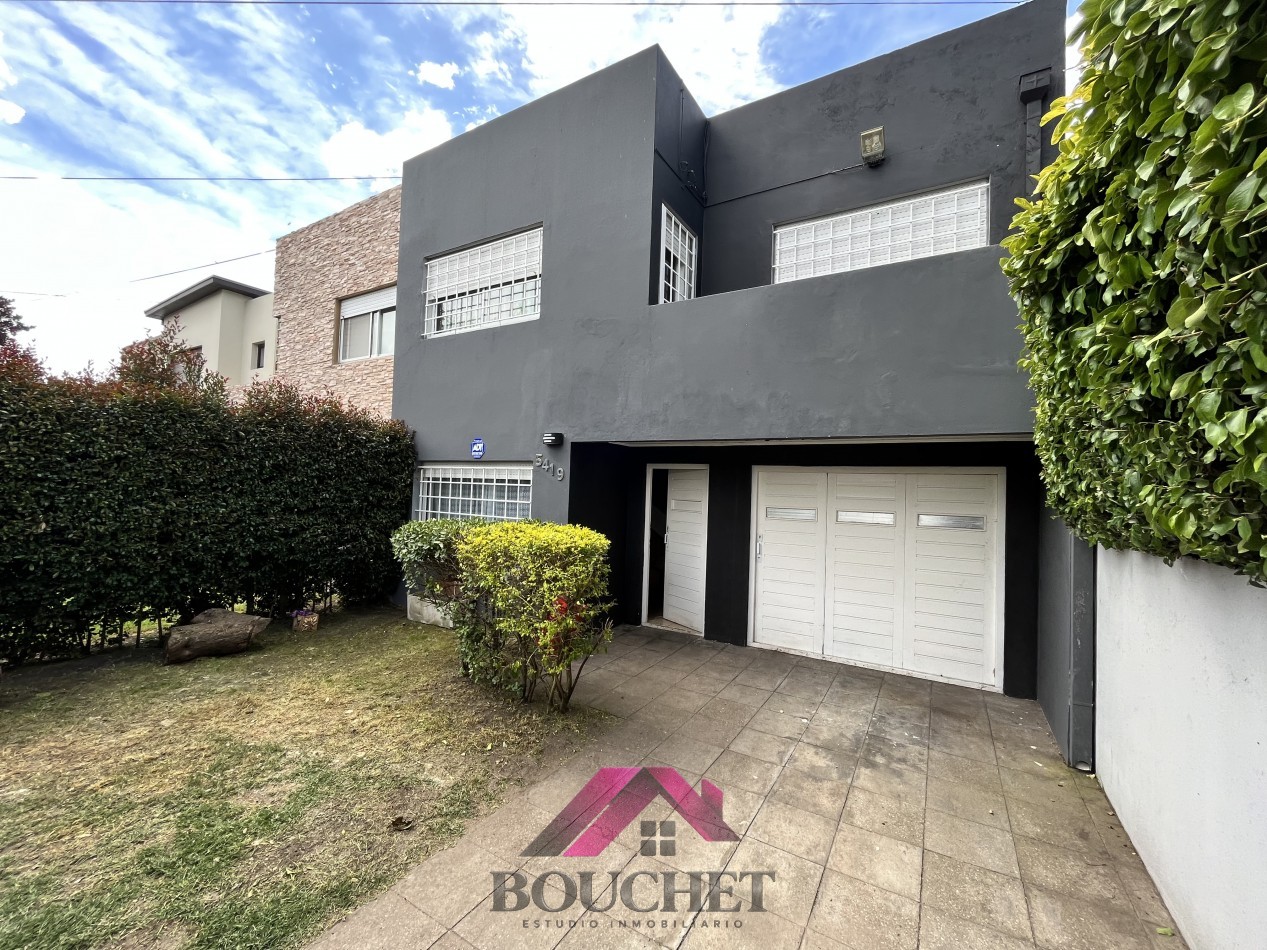 VENDO CHALET CON PARQUE 4 AMBIENTES - CONSTITUCION