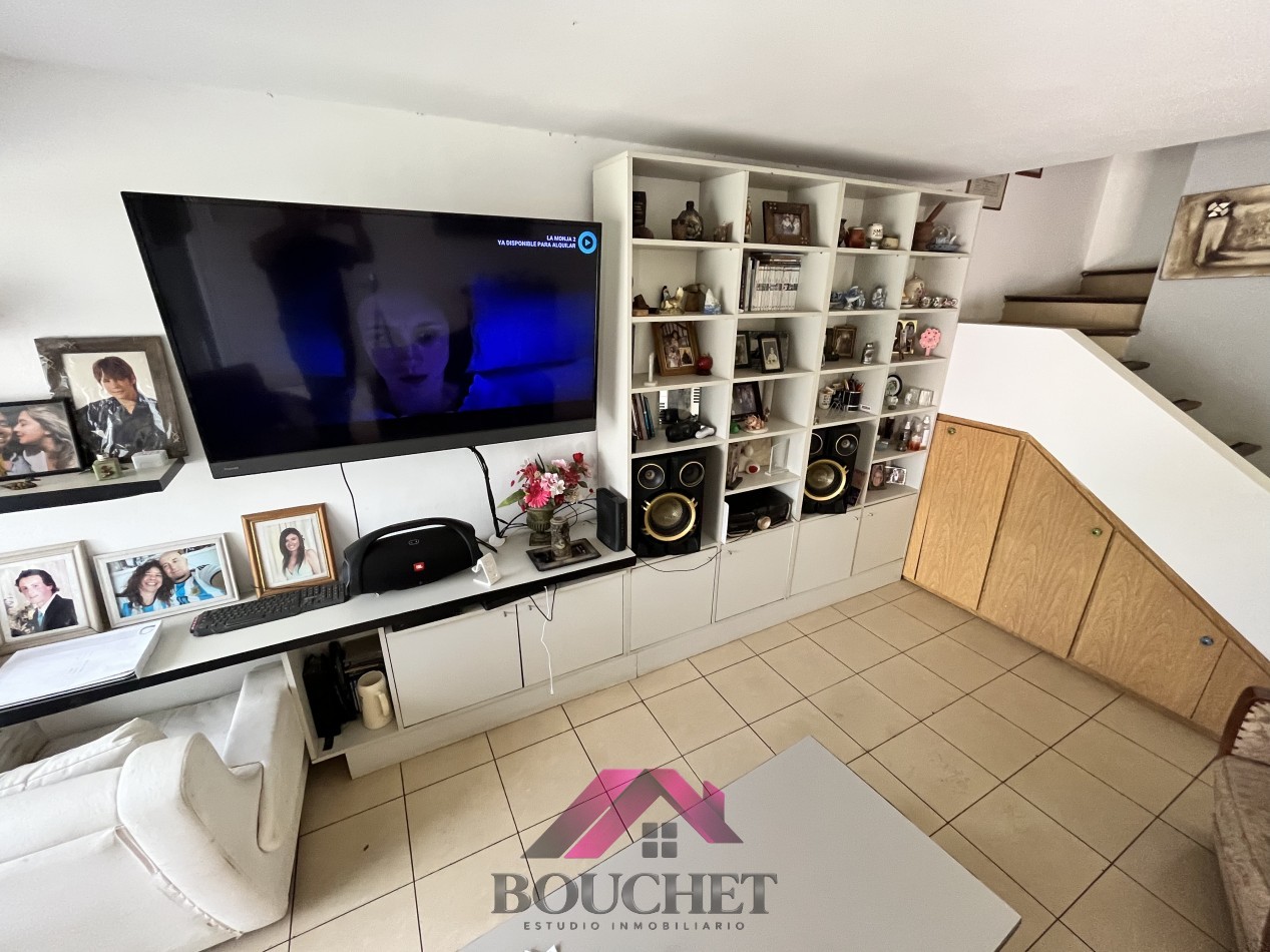 VENDO CHALET CON PARQUE 4 AMBIENTES - CONSTITUCION