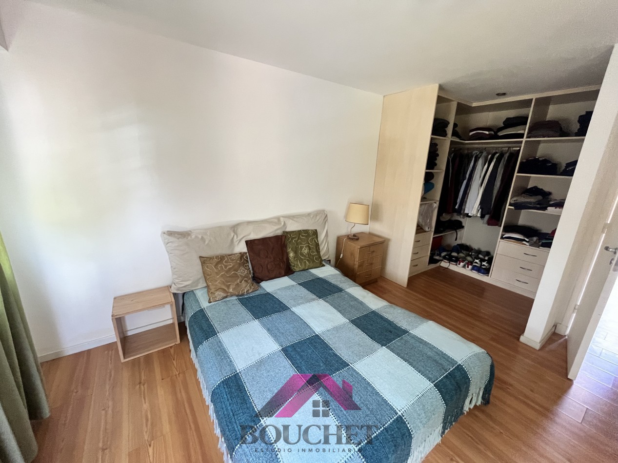 VENDO CHALET CON PARQUE 4 AMBIENTES - CONSTITUCION