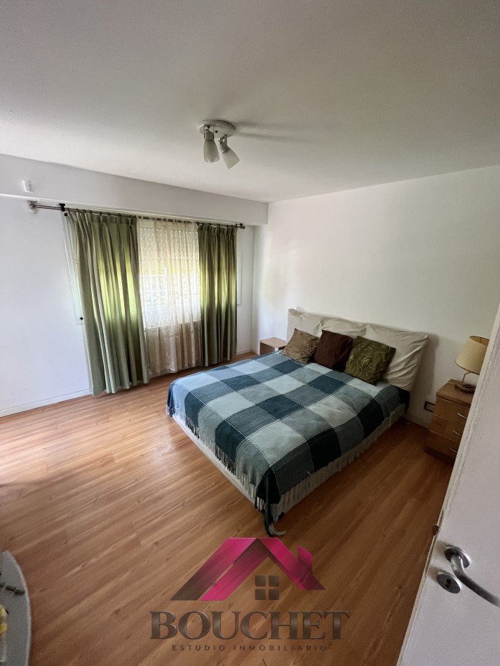 VENDO CHALET CON PARQUE 4 AMBIENTES - CONSTITUCION