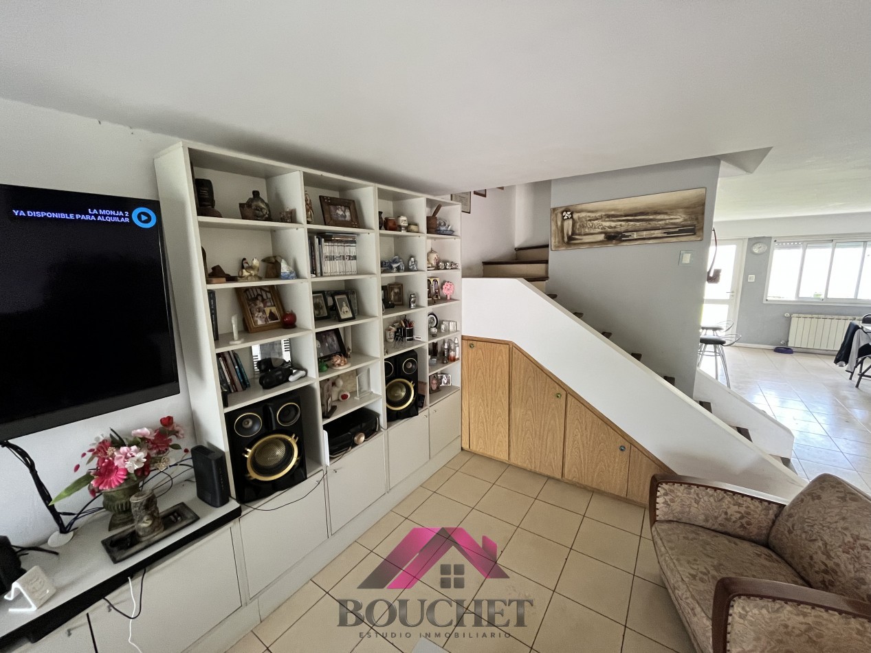 VENDO CHALET CON PARQUE 4 AMBIENTES - CONSTITUCION