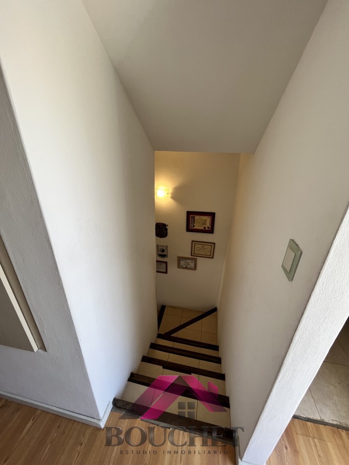 VENDO CHALET CON PARQUE 4 AMBIENTES - CONSTITUCION