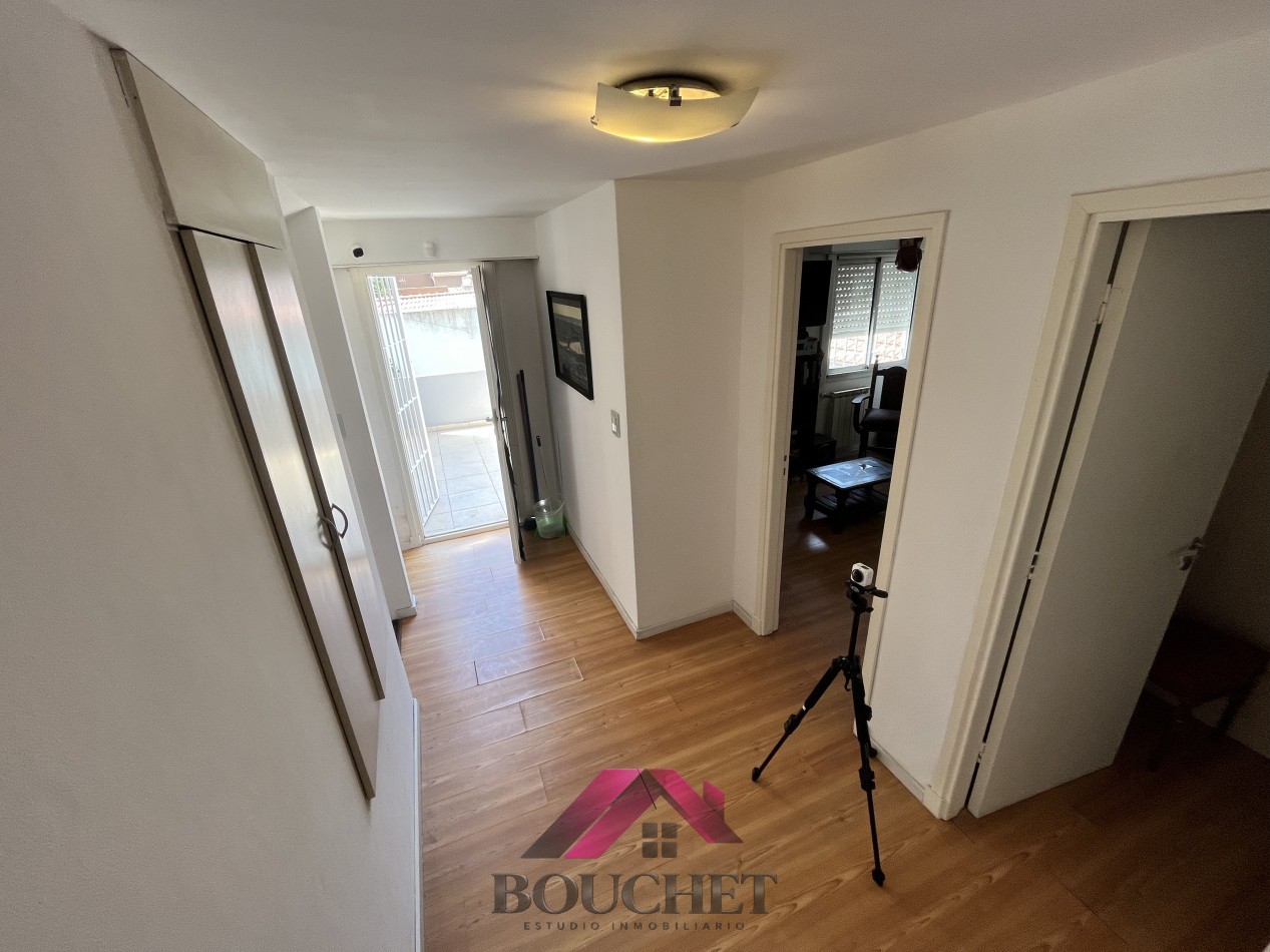 VENDO CHALET CON PARQUE 4 AMBIENTES - CONSTITUCION