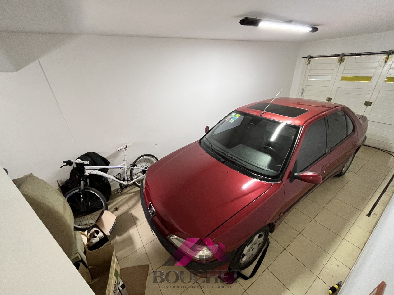 VENDO CHALET CON PARQUE 4 AMBIENTES - CONSTITUCION