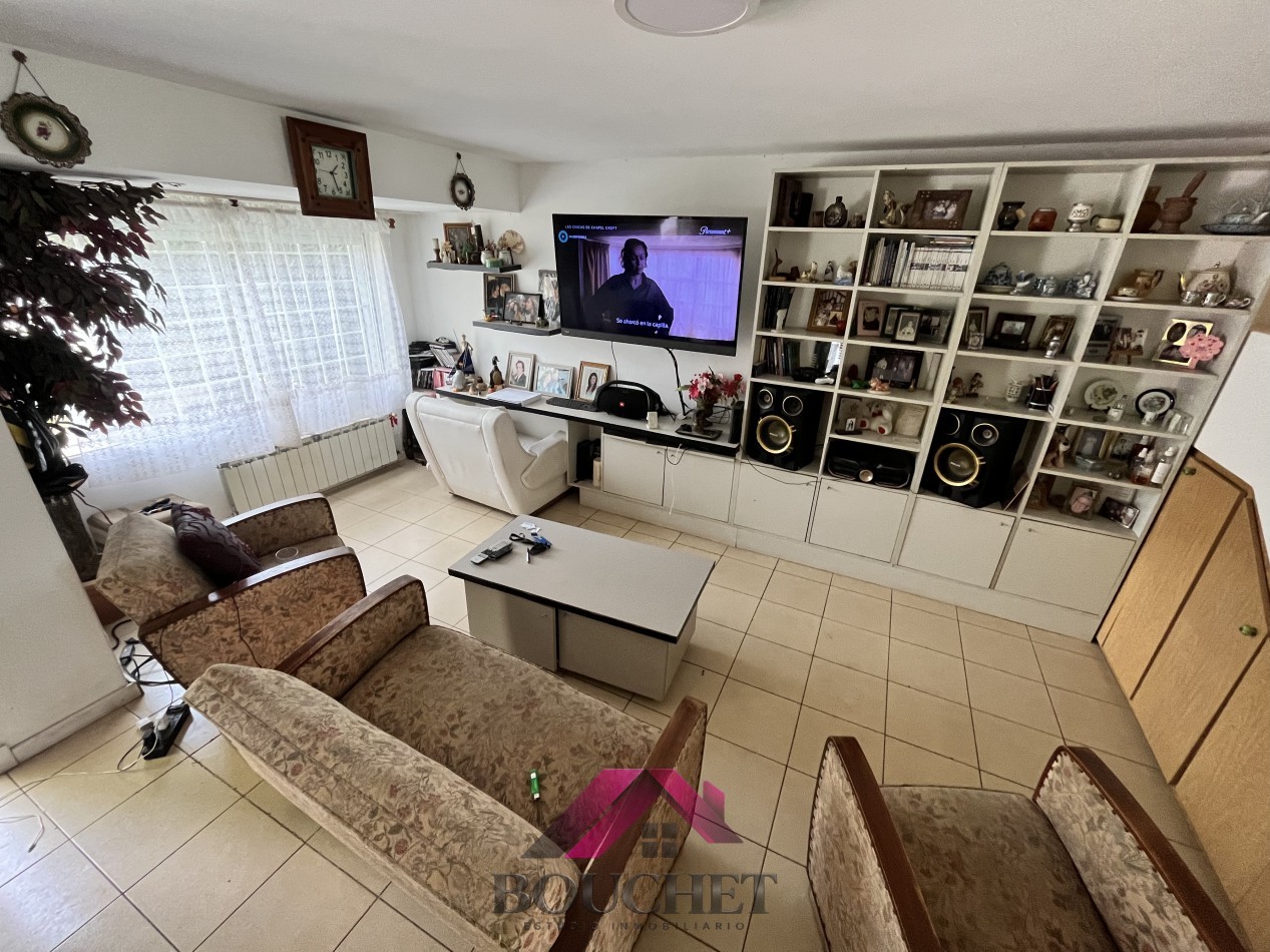 VENDO CHALET CON PARQUE 4 AMBIENTES - CONSTITUCION