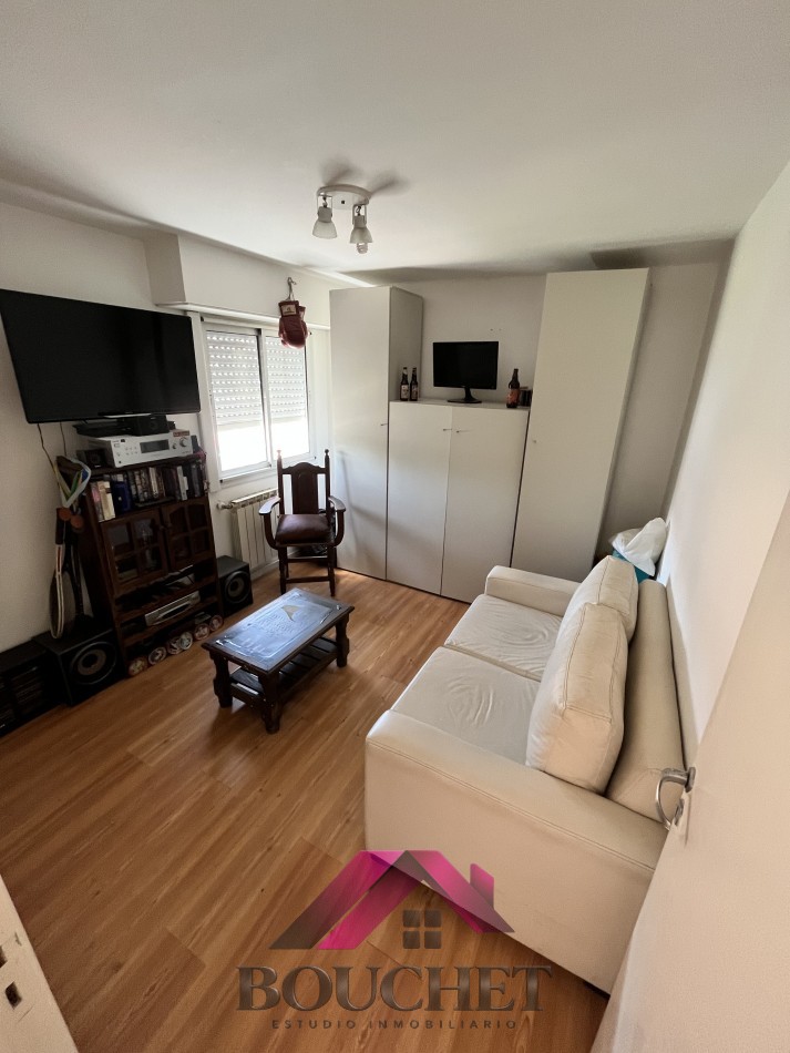 VENDO CHALET CON PARQUE 4 AMBIENTES - CONSTITUCION