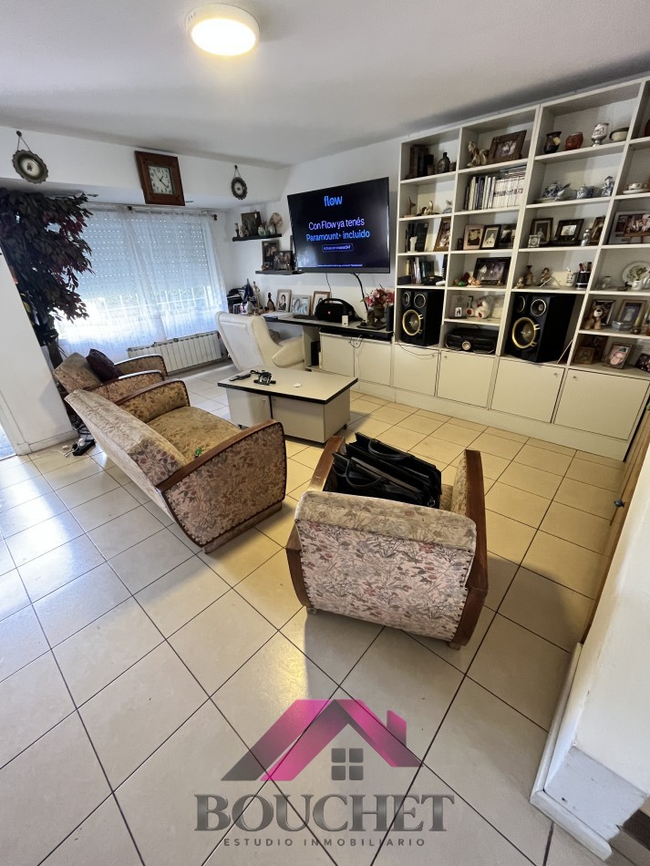 VENDO CHALET CON PARQUE 4 AMBIENTES - CONSTITUCION