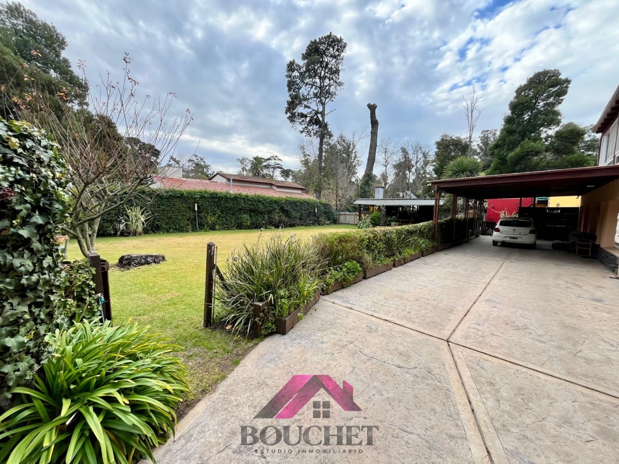 VENDO CHALET 5 AMBIENTES CON PARQUE Y QUINCHO 