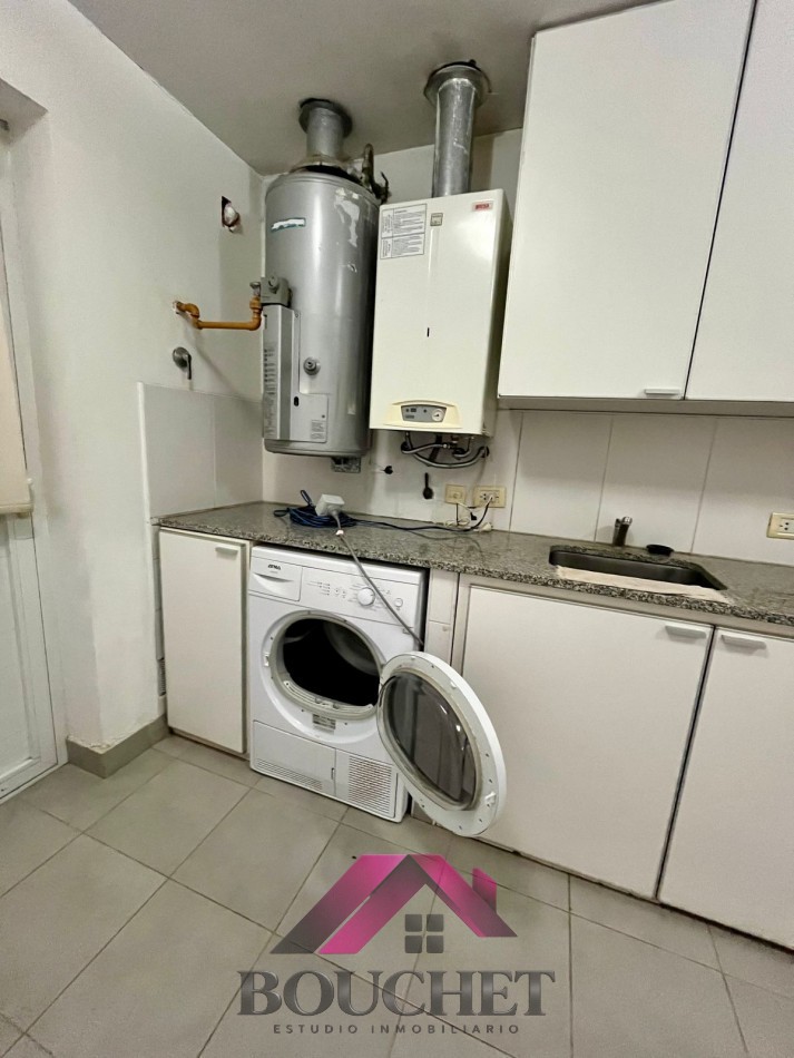 VENDO CHALET 5 AMBIENTES CON PARQUE Y QUINCHO 