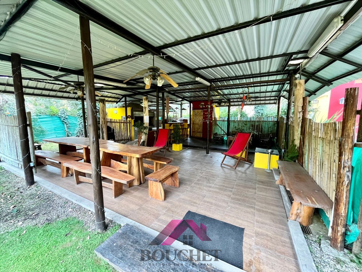 VENDO CHALET 5 AMBIENTES CON PARQUE Y QUINCHO 