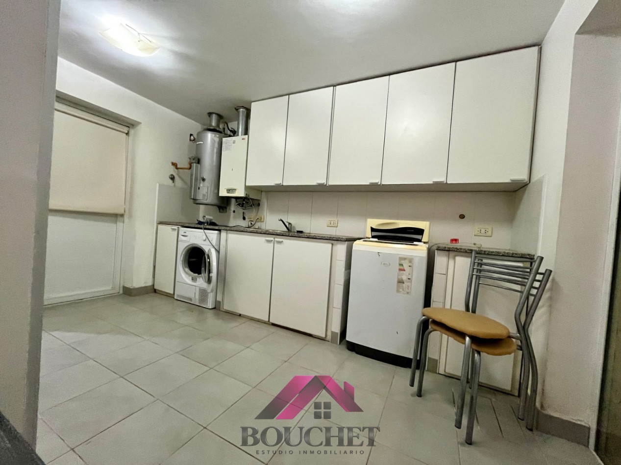 VENDO CHALET 5 AMBIENTES CON PARQUE Y QUINCHO 