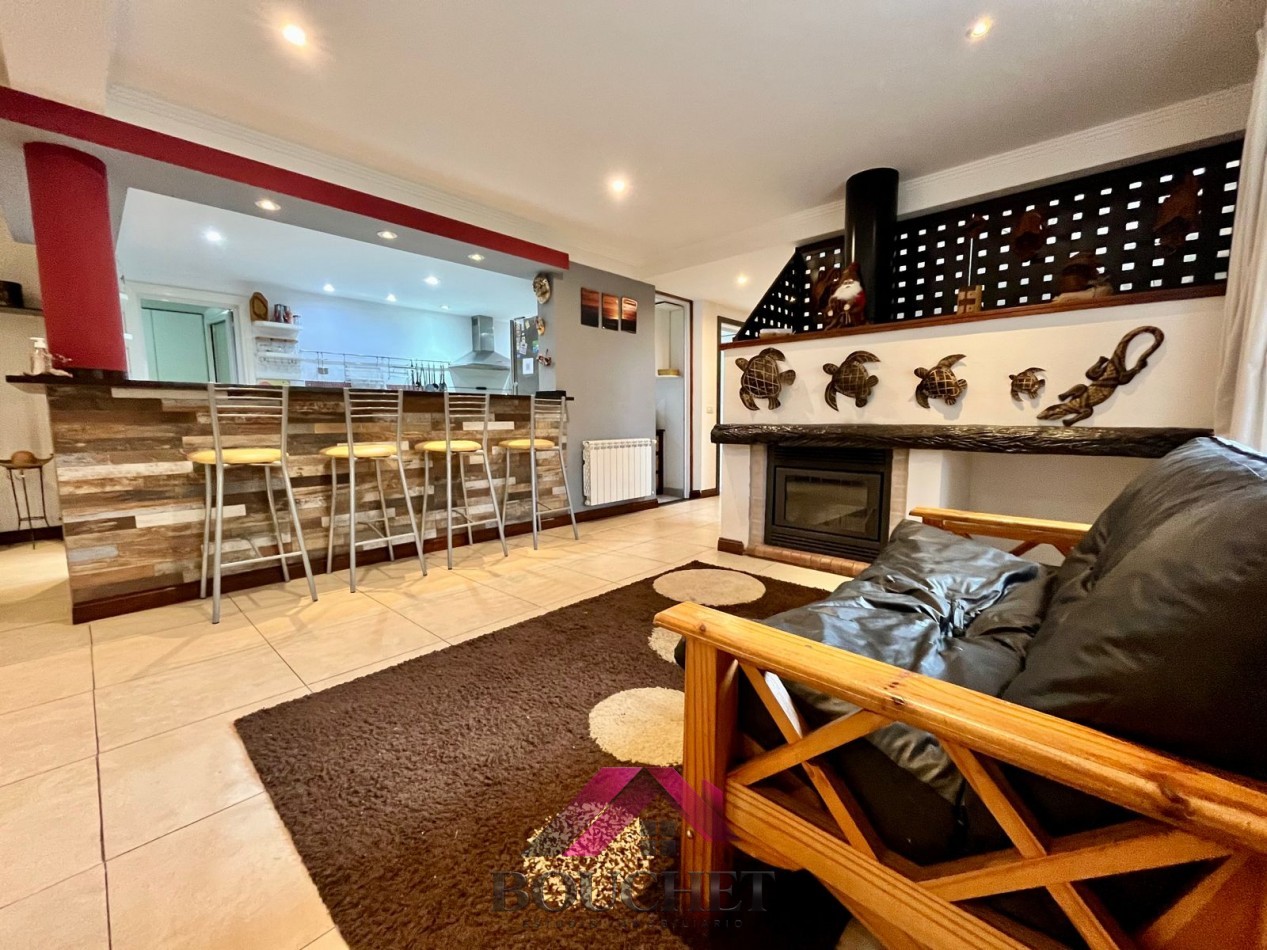 VENDO CHALET 5 AMBIENTES CON PARQUE Y QUINCHO 