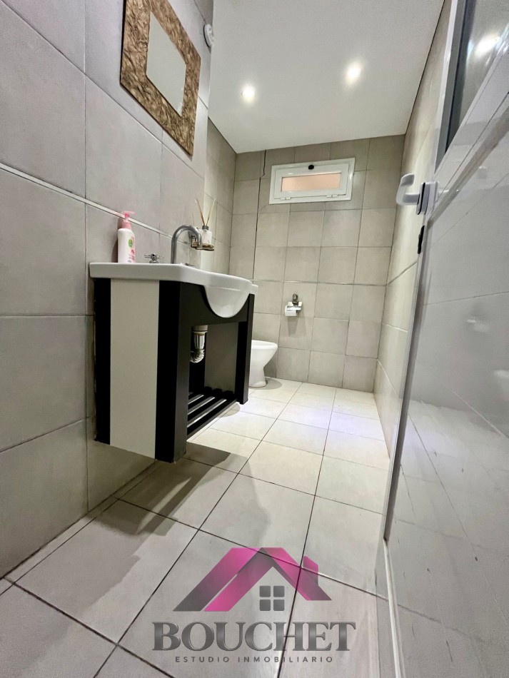 VENDO CHALET 5 AMBIENTES CON PARQUE Y QUINCHO 