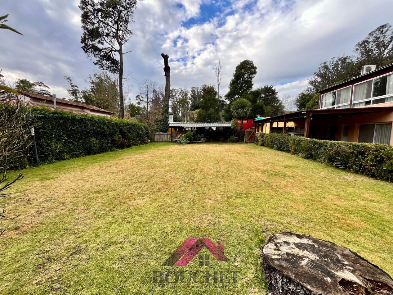 VENDO CHALET 5 AMBIENTES CON PARQUE Y QUINCHO 