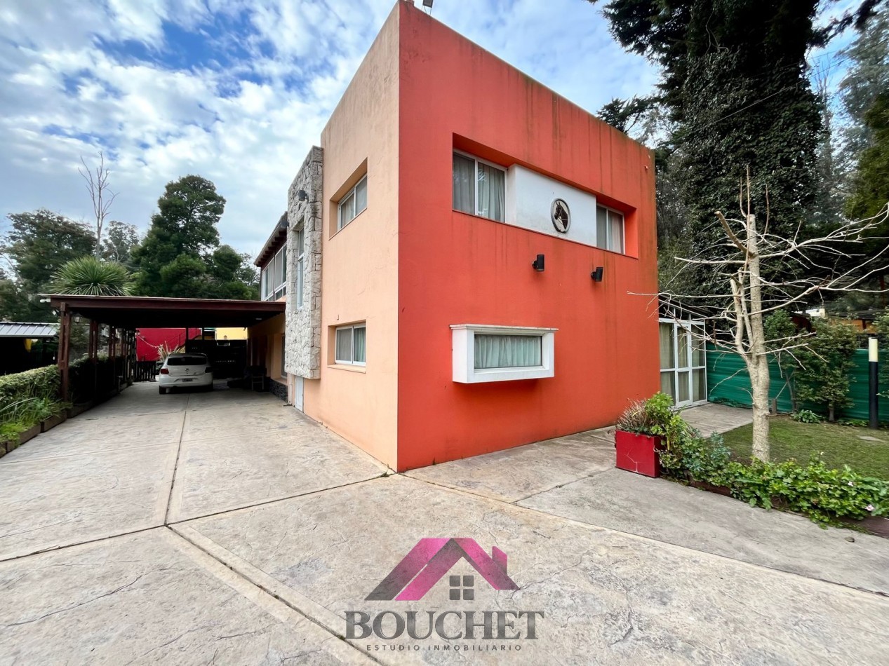 VENDO CHALET 5 AMBIENTES CON PARQUE Y QUINCHO 