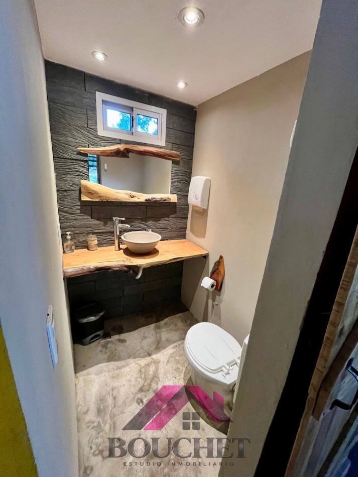 VENDO CHALET 5 AMBIENTES CON PARQUE Y QUINCHO 