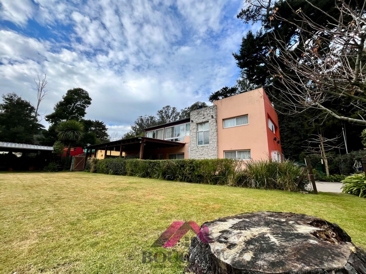 VENDO CHALET 5 AMBIENTES CON PARQUE Y QUINCHO 